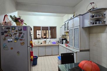 Jalan Tebing Enam 8/8F