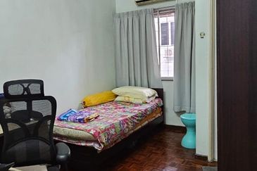 Jalan Tebing Enam 8/8F