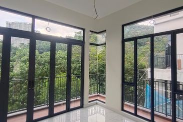 Rafflesia @ The Hill