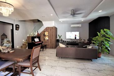 TANJUNG BUNGAH 2-STOREY SEMI DETACHED - TASTEFULLY RENOVATED & FURNISHED