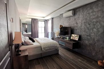 TANJUNG BUNGAH 2-STOREY SEMI DETACHED - TASTEFULLY RENOVATED & FURNISHED