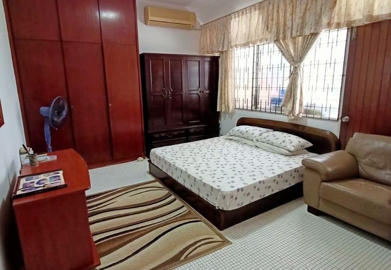  PULAU TIKUS SPACIOUS BUNGALOW