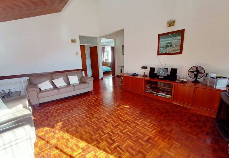  PULAU TIKUS SPACIOUS BUNGALOW