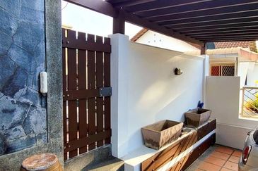 TANJUNG BUNGAH SEMI-DETACHED VILLA FEEL 