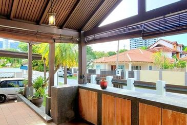 TANJUNG BUNGAH SEMI-DETACHED VILLA FEEL 