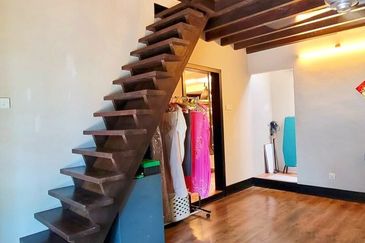 TANJUNG BUNGAH SEMI-DETACHED VILLA FEEL 