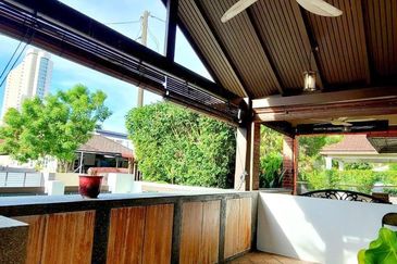 TANJUNG BUNGAH SEMI-DETACHED VILLA FEEL 