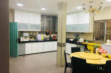 TANJUNG BUNGAH DOUBLE-STOREY SEMI-D 