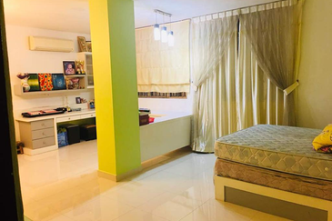 TANJUNG BUNGAH DOUBLE-STOREY SEMI-D 