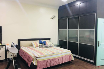 TANJUNG BUNGAH DOUBLE-STOREY SEMI-D 