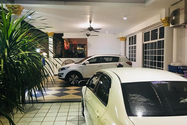 TANJUNG BUNGAH DOUBLE-STOREY SEMI-D 