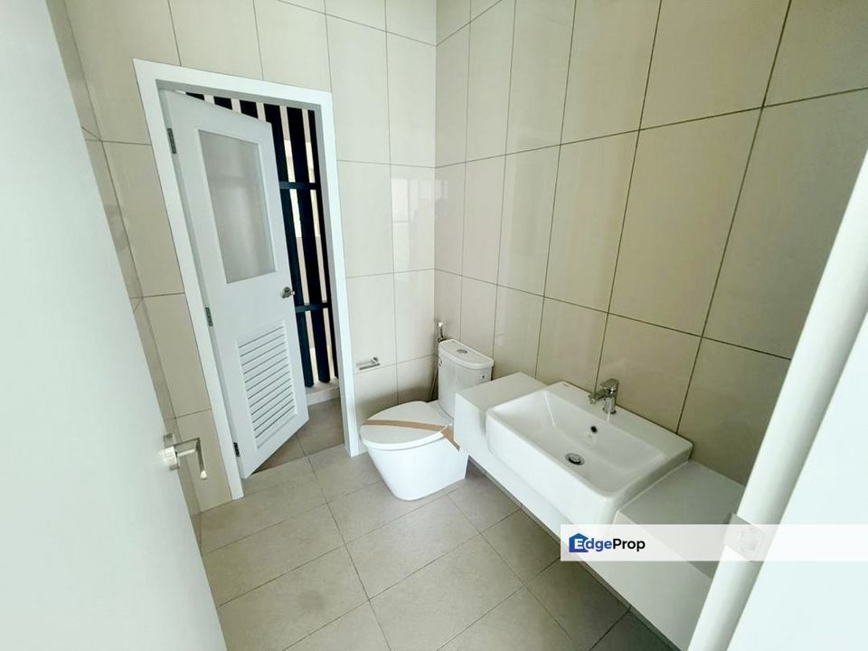 Mezzo Seaview Unfurnish Unit For Sale Brand New Prime Location, Penang, Gelugor