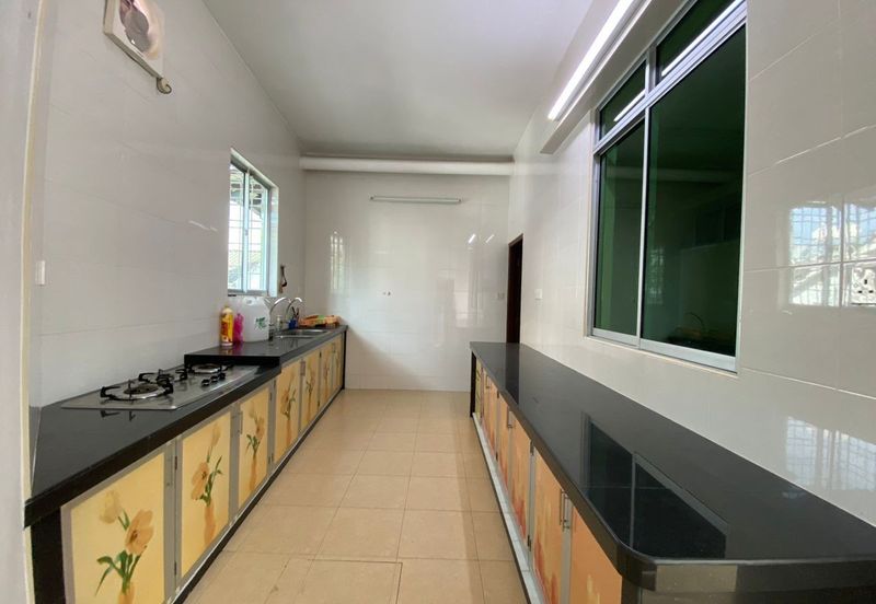 Cheapest!!! 3 Storey Terrace at Jelutong/ 7 rooms/Can be commercial