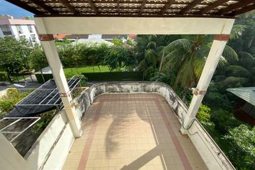 Cheapest!!! 3 Storey Terrace at Jelutong/ 7 rooms/Can be commercial