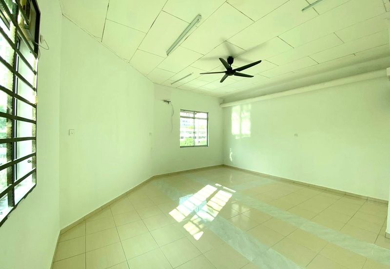 Cheapest!!! 3 Storey Terrace at Jelutong/ 7 rooms/Can be commercial