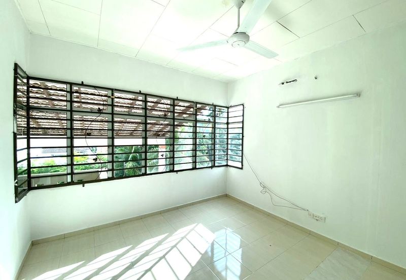 Cheapest!!! 3 Storey Terrace at Jelutong/ 7 rooms/Can be commercial