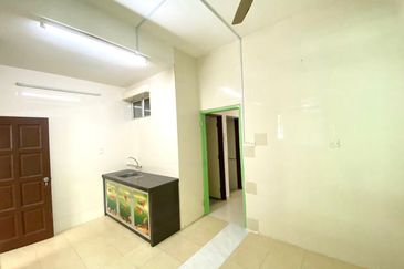 Cheapest!!! 3 Storey Terrace at Jelutong/ 7 rooms/Can be commercial