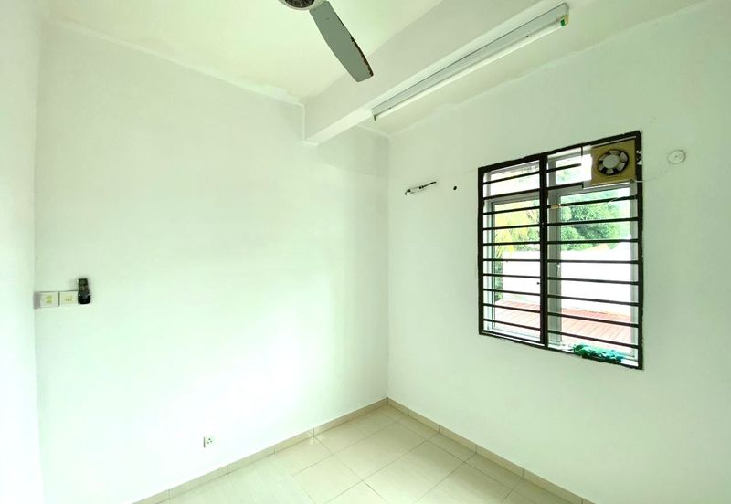 Cheapest!!! 3 Storey Terrace at Jelutong/ 7 rooms/Can be commercial