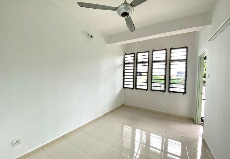 Cheapest!!! 3 Storey Terrace at Jelutong/ 7 rooms/Can be commercial