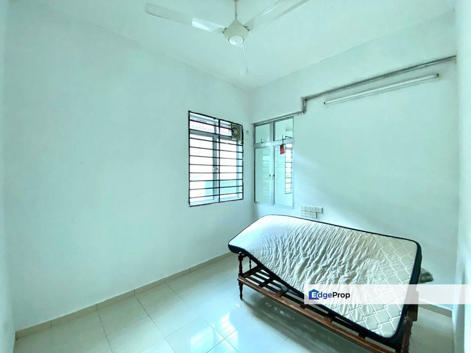 Cheapest!!! 3 Storey Terrace at Jelutong/ 7 rooms/Can be commercial, Penang, Jelutong