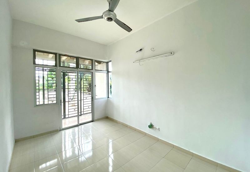 Cheapest!!! 3 Storey Terrace at Jelutong/ 7 rooms/Can be commercial