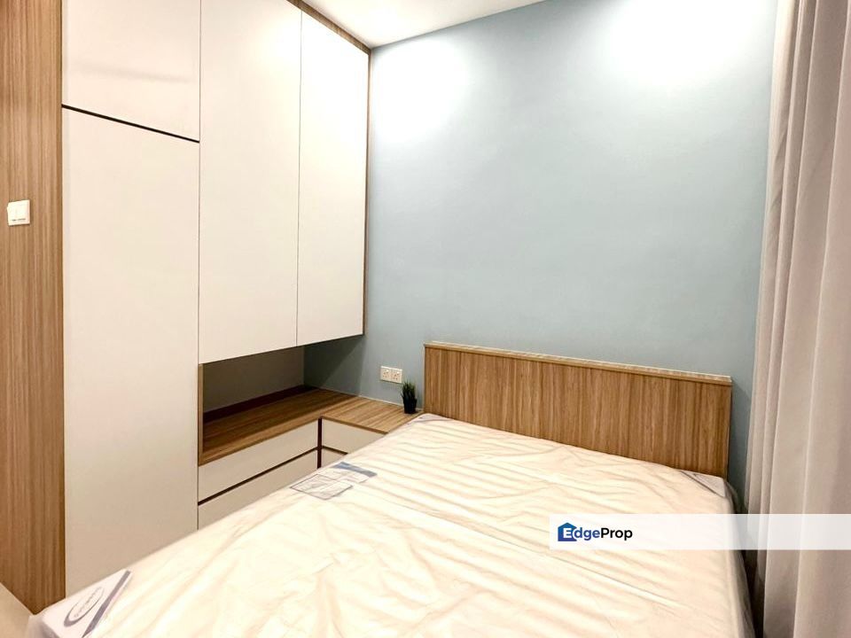 Golden Triangle 2 Fully Furnish Fully Renovated Ready to Move In 2 Car Park, Penang, Sungai Ara