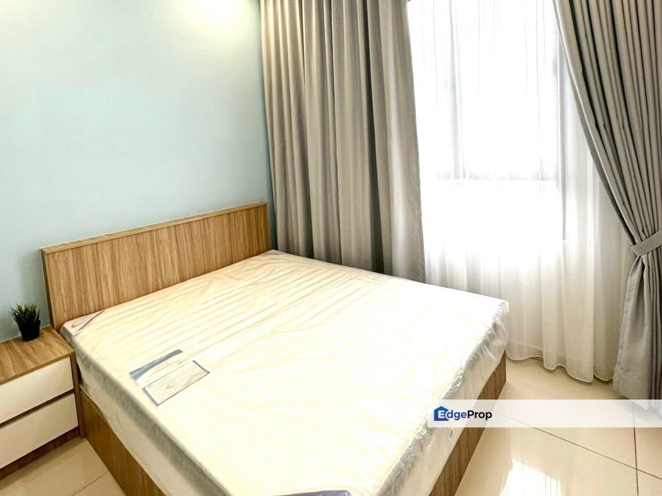 Golden Triangle 2 Fully Furnish Fully Renovated Ready to Move In 2 Car Park, Penang, Sungai Ara