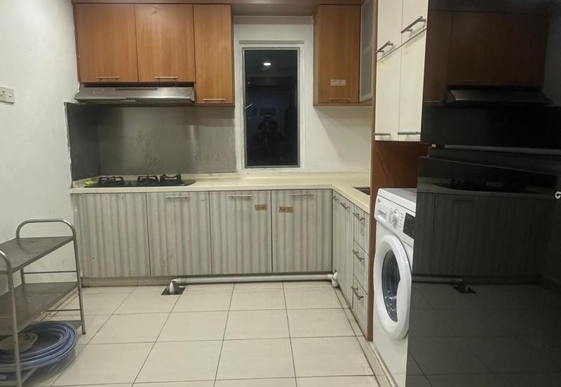 Bangunan Duta Impian (The Embassy Suites)