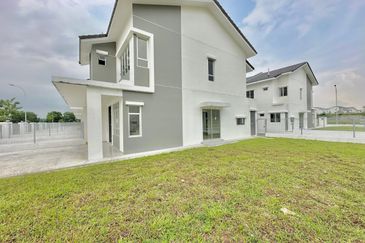 Gelang Patah @ Double storey terrace house Corner Lot