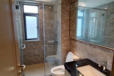 R&F Phase 2 @ 2Bed 2Bath For Sale