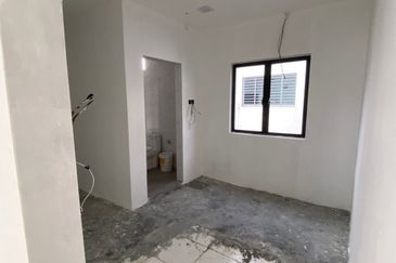 Below Bank Valua Setia Tropika  Corner lot @ Double Storey Terrace Home For Sale