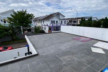 Below Bank Valua Setia Tropika  Corner lot @ Double Storey Terrace Home For Sale