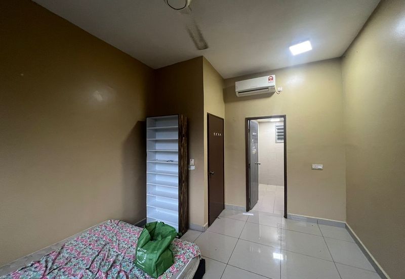 Dedaun Hijau (Greenfield Regency)