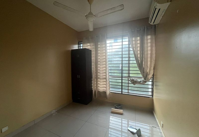 Dedaun Hijau (Greenfield Regency)