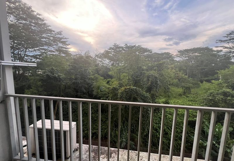 Dedaun Hijau (Greenfield Regency)