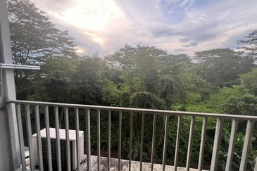 Dedaun Hijau (Greenfield Regency)