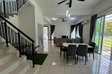 Horizon Hills @ The Greens Double Storey Corner Lot For Sale