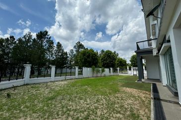 Horizon Hills @ The Greens Double Storey Corner Lot For Sale