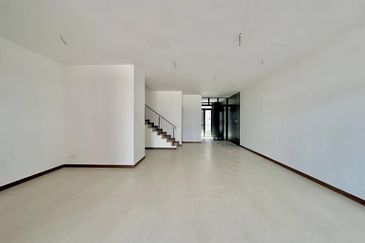 Aurora Resort Villa @ 2 Storey Link House For Sale