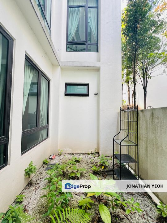 KL Suwway Monatan Courtyard 5 Bed Partly Furnished For Sale, Kuala Lumpur, Taman Melawati