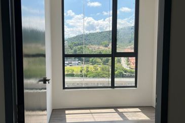 Henna Residence @ The Quartz