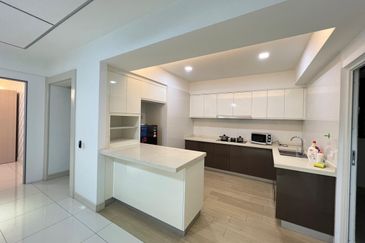 Royalle Condominium @ North Kiara