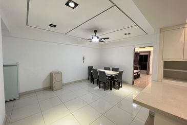 Royalle Condominium @ North Kiara