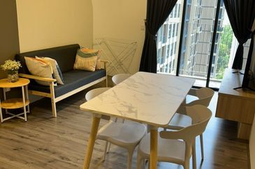 Henna Residence @ The Quartz