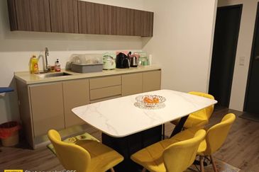 Henna Residence @ The Quartz