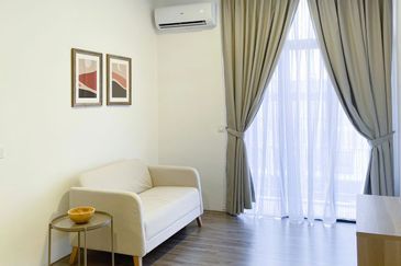 Henna Residence @ The Quartz