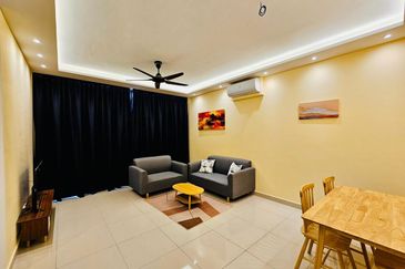 Henna Residence @ The Quartz