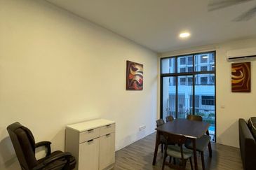 Henna Residence @ The Quartz