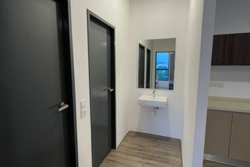 Henna Residence @ The Quartz