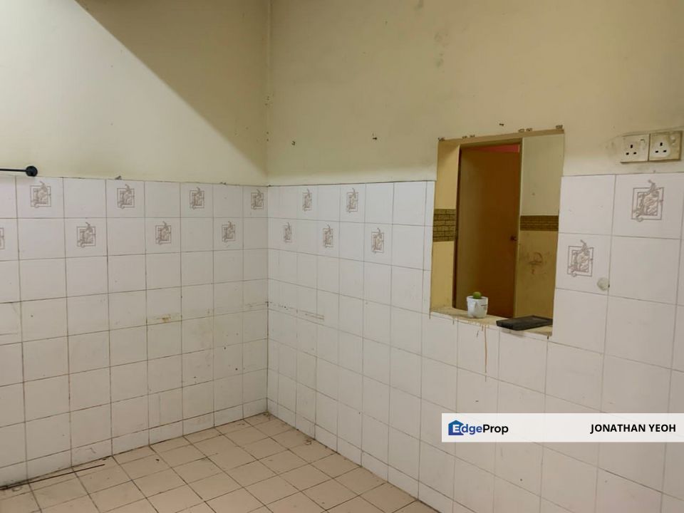 KL Kepong Prima Saujana Apartment 3 Room 2 Bathroom For Sale, Kuala Lumpur, Kepong